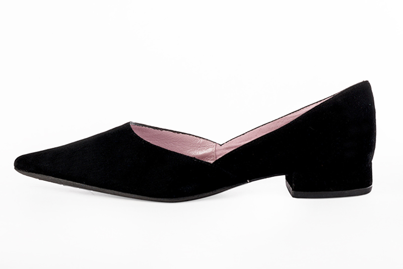 Matt black women's open arch dress pumps. Pointed toe. Flat block heels. Profile view - Florence KOOIJMAN